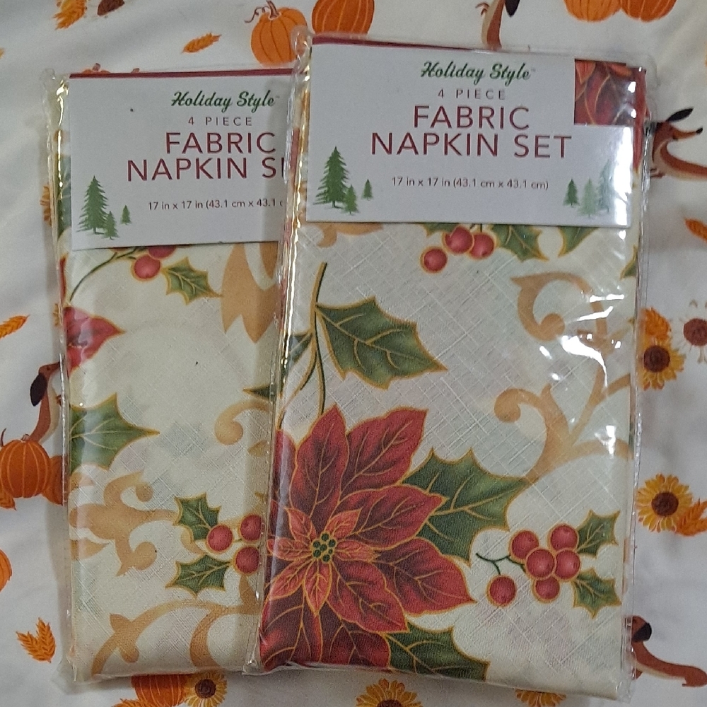 NWT 8 matching holiday Christmas fabric napkins
